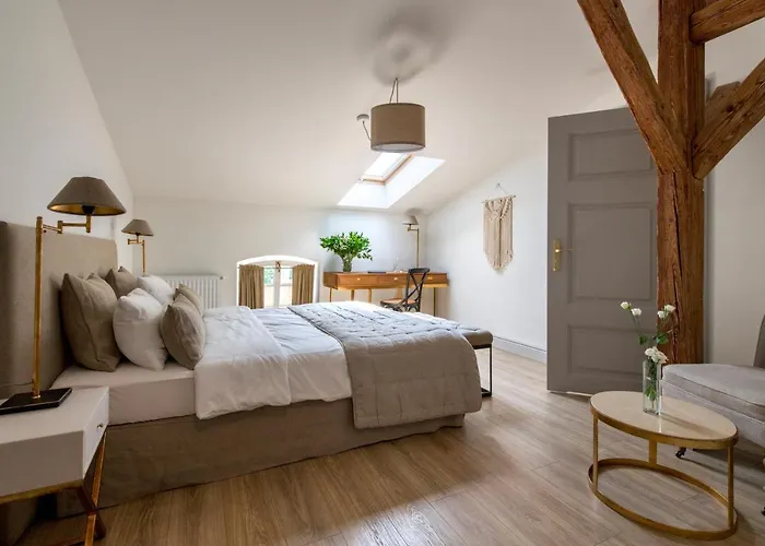 Zamek Sarny - Schloss Scharfeneck Kłodzko