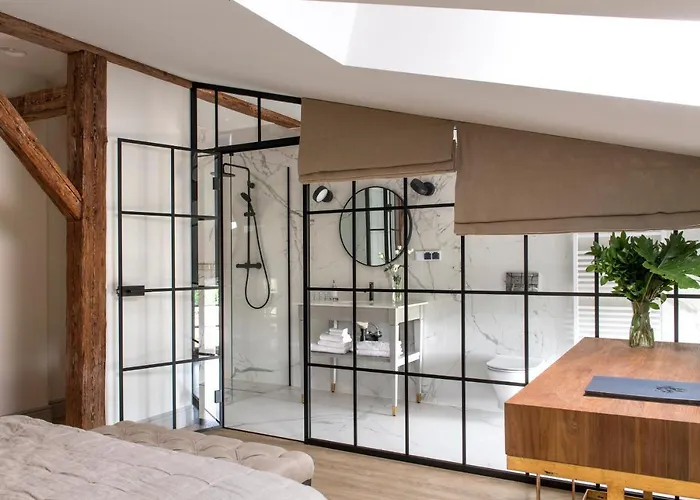 Zamek Sarny - Schloss Scharfeneck Hotel