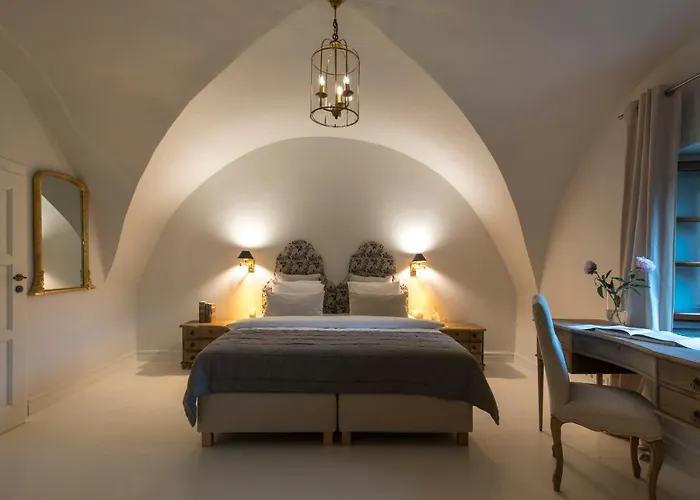 Zamek Sarny - Schloss Scharfeneck Kłodzko