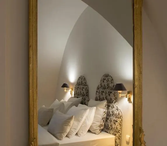 Zamek Sarny - Schloss Scharfeneck Hotel