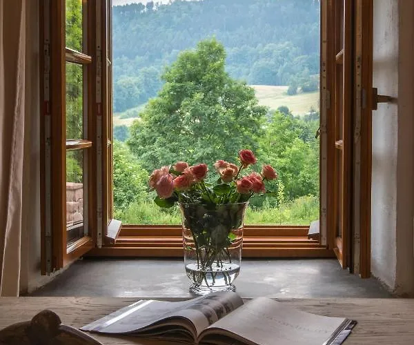 Zamek Sarny - Schloss Scharfeneck *