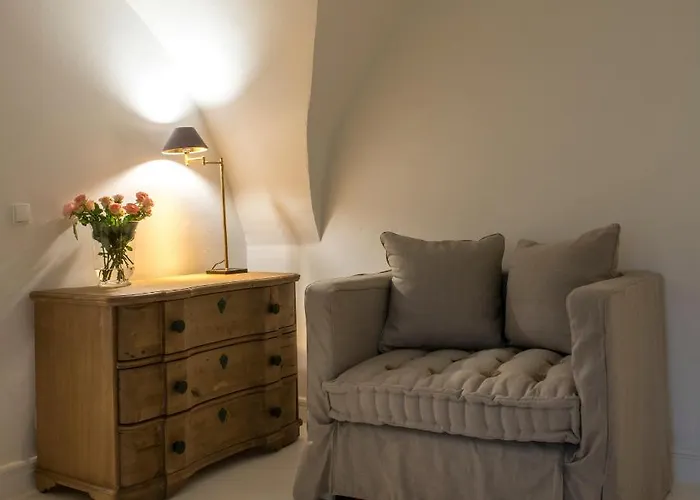 Zamek Sarny - Schloss Scharfeneck *