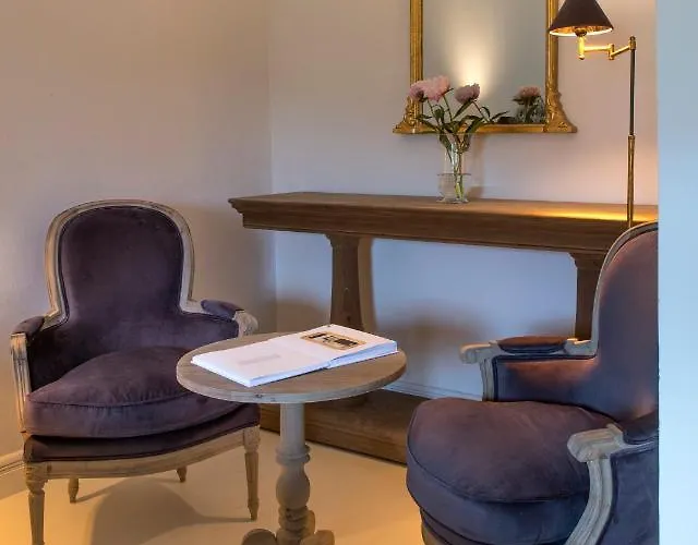 Zamek Sarny - Schloss Scharfeneck Hotel