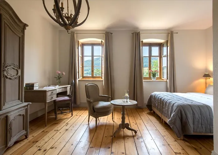 Hotel Zamek Sarny - Schloss Scharfeneck *