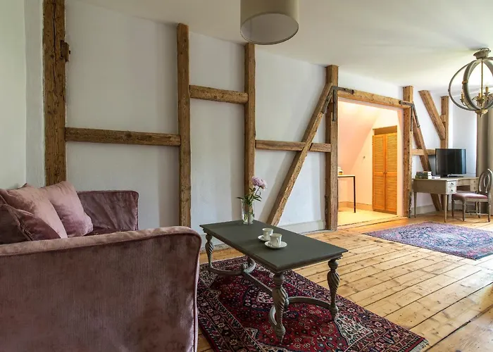 Zamek Sarny - Schloss Scharfeneck Hotel Kłodzko