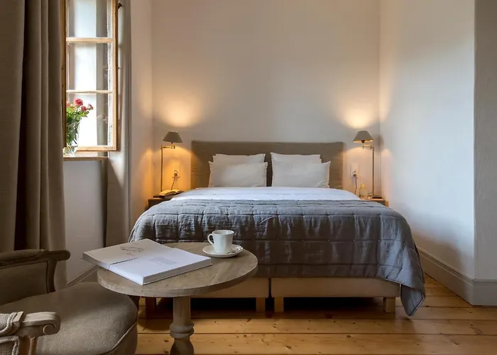 Zamek Sarny - Schloss Scharfeneck