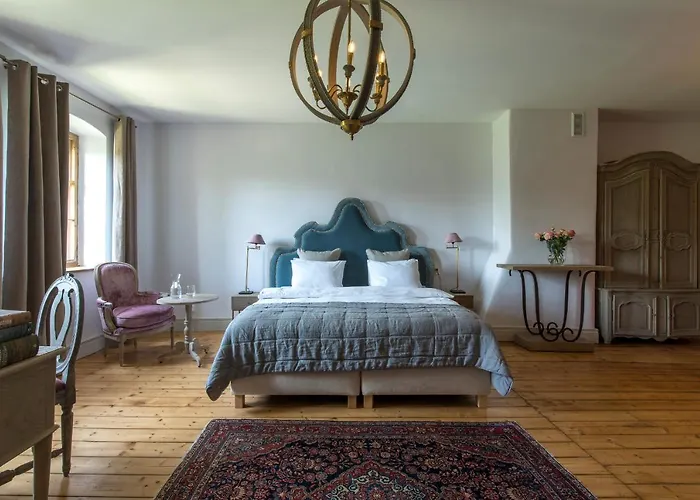 Zamek Sarny - Schloss Scharfeneck Hotel