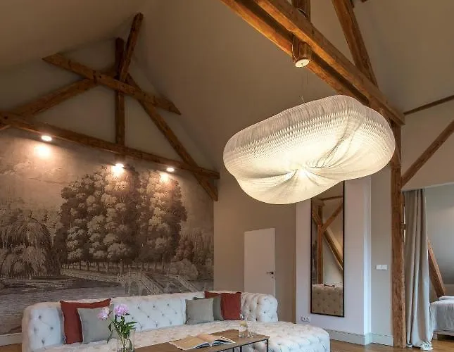 Zamek Sarny - Schloss Scharfeneck Hotel Kłodzko