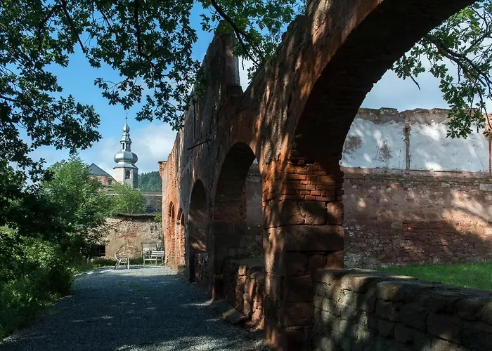 Hotel Zamek Sarny - Schloss Scharfeneck *
