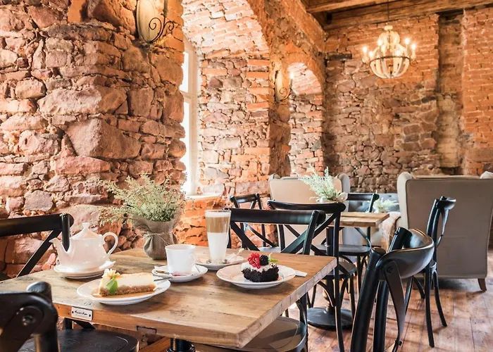 Zamek Sarny - Schloss Scharfeneck *