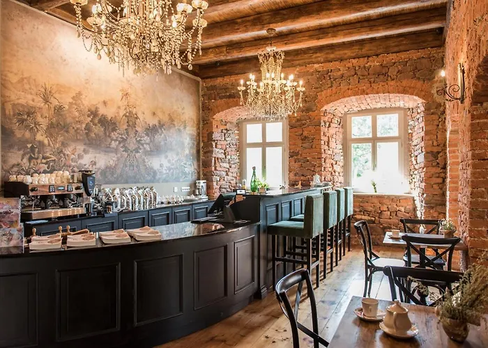 Zamek Sarny - Schloss Scharfeneck *