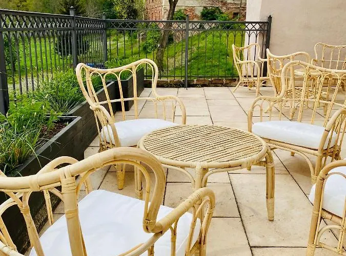 Zamek Sarny - Schloss Scharfeneck Hotel *