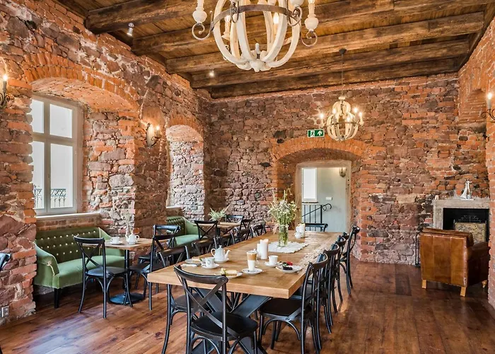 Zamek Sarny - Schloss Scharfeneck * Kłodzko